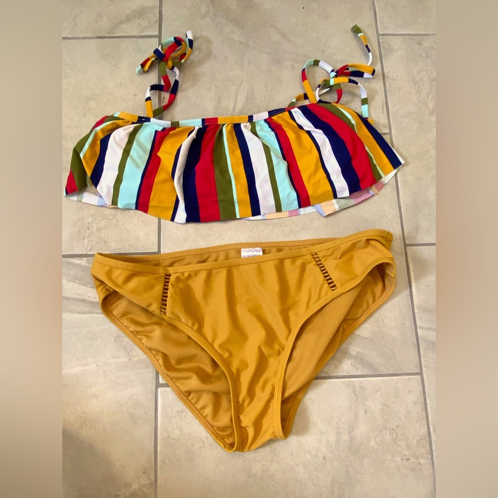 Time and Tru swimming suit size M